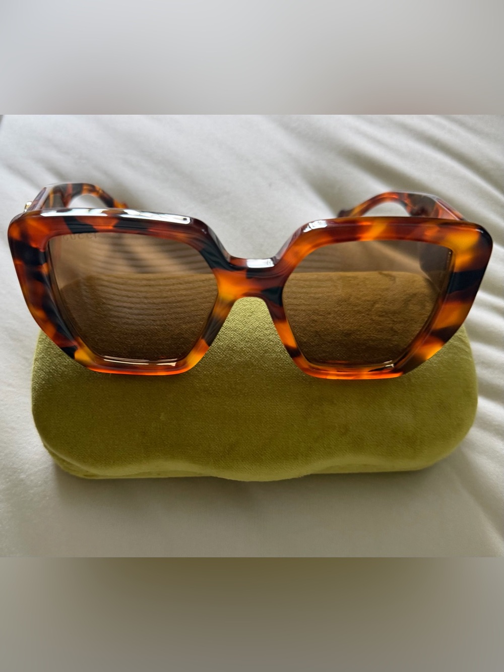 Gucci tortoise shell singlasses